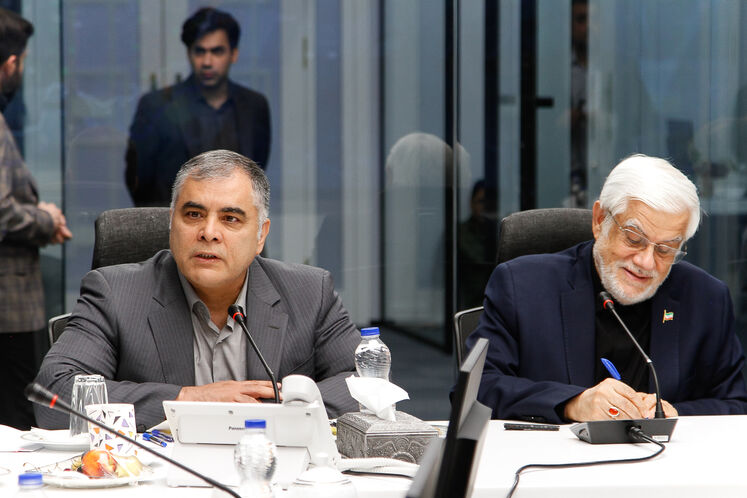 محمدرضا عارف، معاون اول رئیس‌جمهوری و ﻣﺤﺴﻦ ﭘﺎﮎ‌ﻧﮋﺍد، ﻭﺯﯾﺮ ﻧﻔﺖ