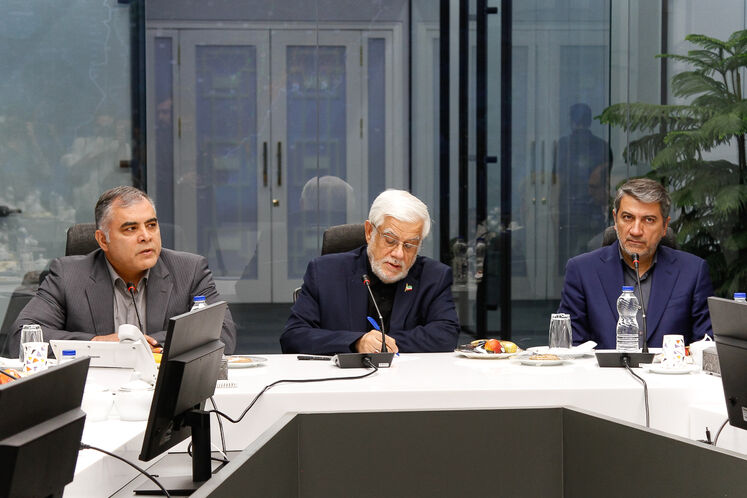 حضور محمدرضا عارف، معاون اول رئیس‌جمهوری در وزارت نفت