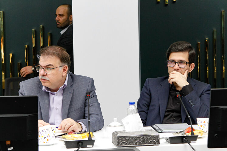 محمدصادق عظیمی‌فر، مدیرعامل شرکت ملی پالایش و پخش فرآورده‌های نفتی ایران و امید شاکری، معاون وزیر نفت در امور مهندسی، پژوهش و فناوری