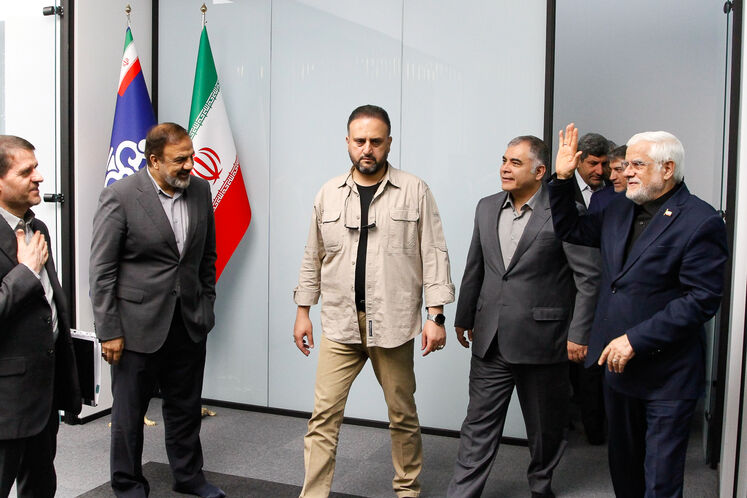 حضور محمدرضا عارف، معاون اول رئیس‌جمهوری در وزارت نفت