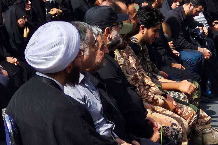 حضور محسن پاک‌نژاد، وزیر نفت در تشییع پیکر مطهر شهدای اقتدار؛ میدان انقلاب