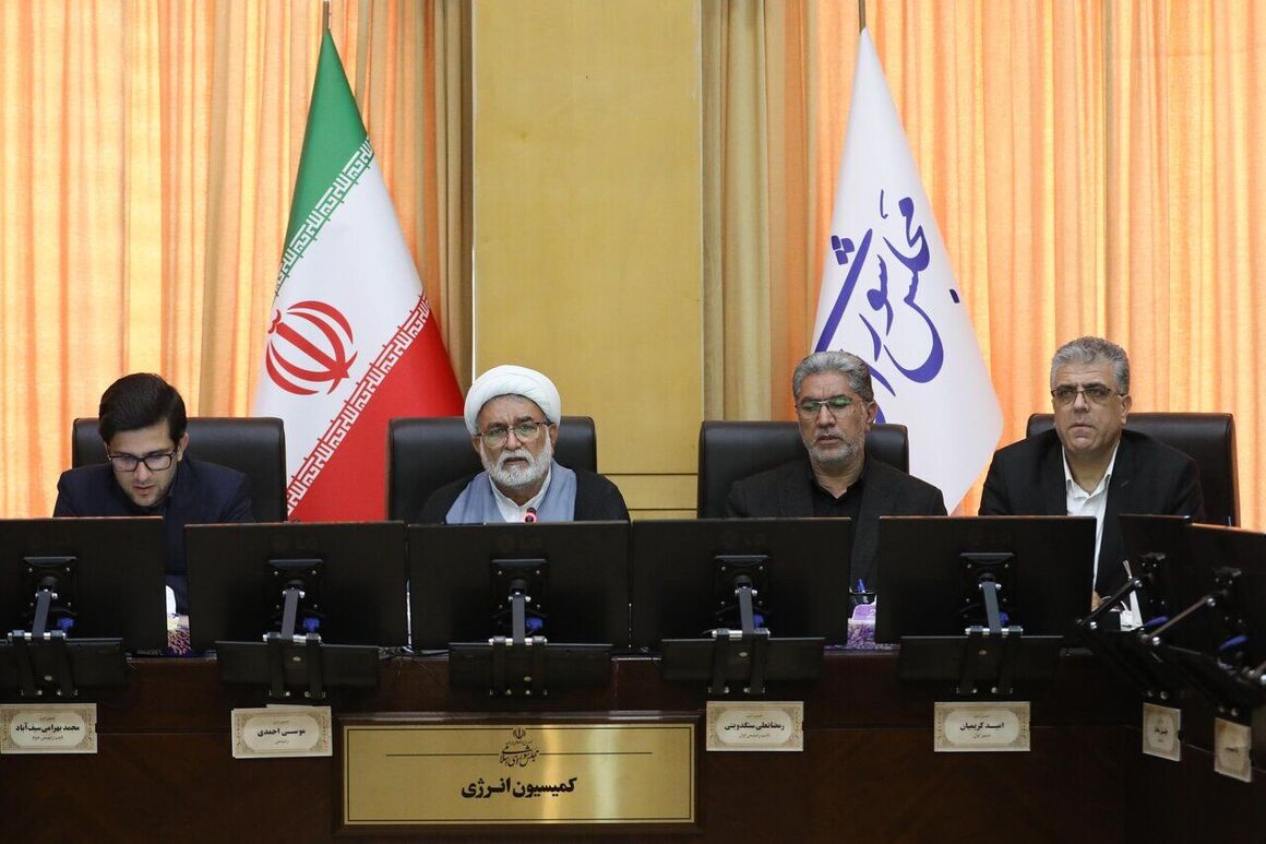 بررسی توزیع فرآورده‌های نفتی در ۱۲ روز جنگ تحمیلی