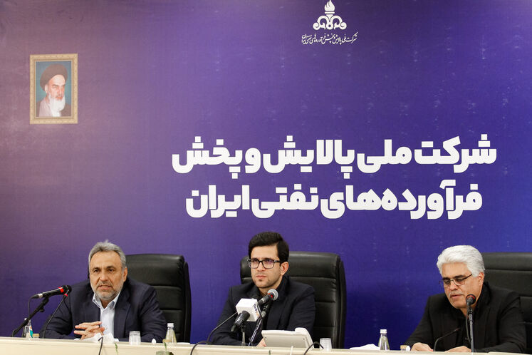 کرامت ویسکرمی، مدیرعامل شرکت ملی پخش فرآوردههای نفتی ایران، محمد صادق عظیمیفر، مدیرعامل شرکت ملی پالایش و پخش فرآوردههای نفتی ایران و محمدعلی دادور، معاون مدیرعامل شرکت ملی پالایش و پخش فرآوردههای نفتی ایران
