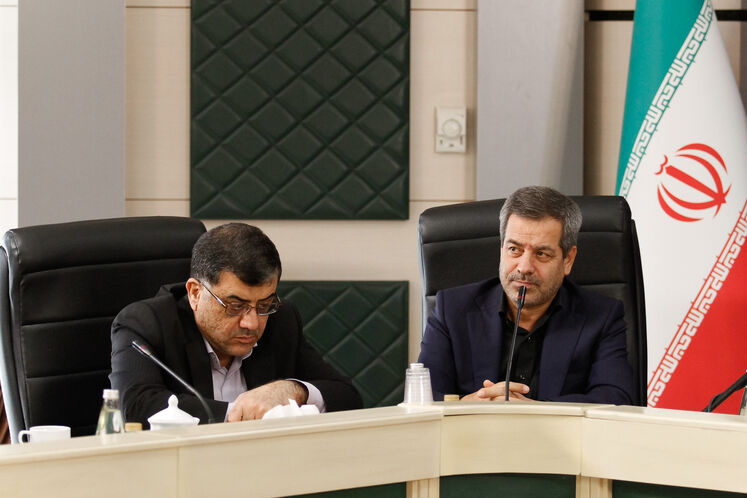  علی احمدی‌پور، مدیرعامل شرکت خطوط لوله و مخابرات نفت ایران و محمد مشیکن‌فام، مدیرعامل شرکت ملی مهندسی و ساختمان نفت 