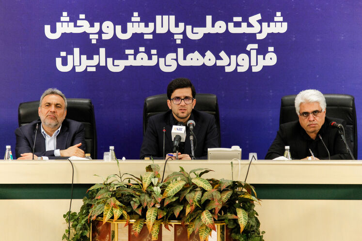 کرامت ویسکرمی، مدیرعامل شرکت ملی پخش فرآوردههای نفتی ایران، محمد صادق عظیمی فر، مدیرعامل شرکت ملی پالایش و پخش فرآوردههای نفتی ایران و محمد علی دادور، معاون اجرایی شرکت ملی پخش فرآوردههای نفتی