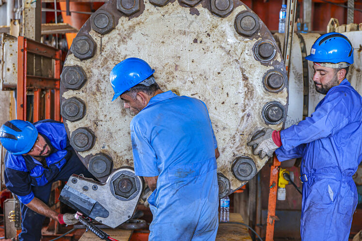 تعمیرات اساسی سکوی SPD5 پارس جنوبی