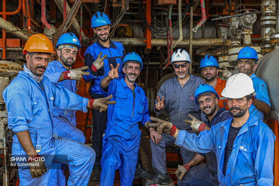 پیام وزیر نفت پس از حضور رئیسجمهوری/ همراهی نفتیها رمز عبور از بحرانهاست پیام وزیر نفت پس از حضور رئیسجمهوری/ همراهی نفتیها رمز عبور از بحرانهاست