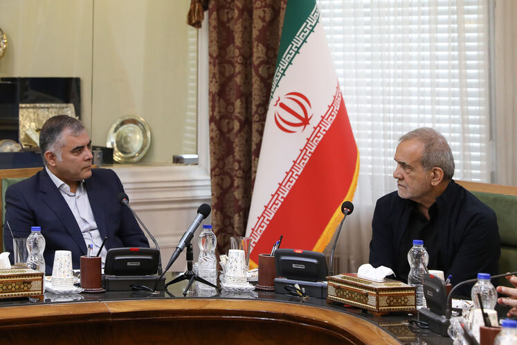 President Pezeshkian visits Oil Ministry