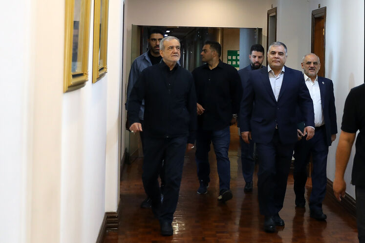 President Pezeshkian visits Oil Ministry
