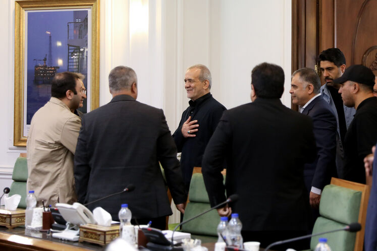 President Pezeshkian visits Oil Ministry