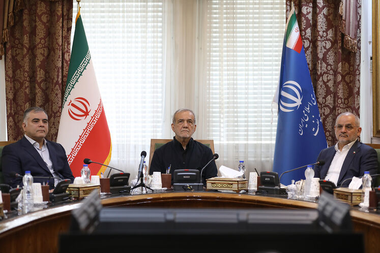 President Pezeshkian visits Oil Ministry