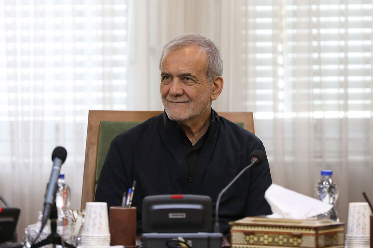 President Pezeshkian visits Oil Ministry