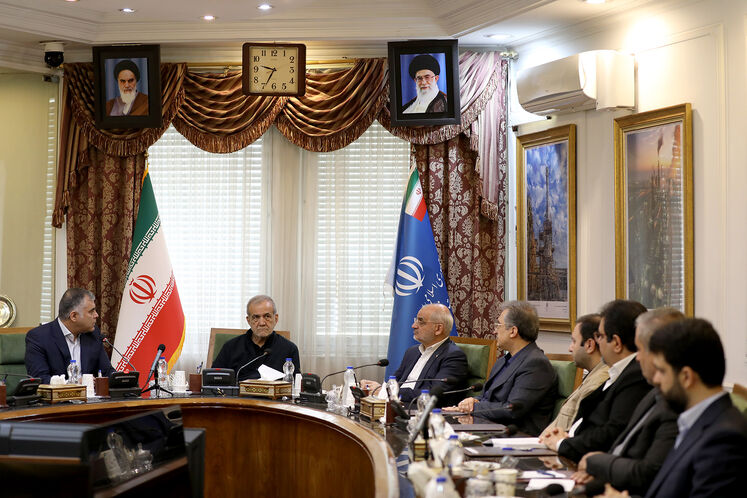 President Pezeshkian visits Oil Ministry