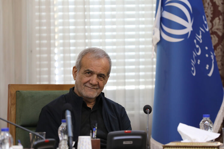 President Pezeshkian visits Oil Ministry