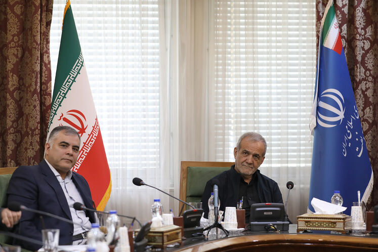 President Pezeshkian visits Oil Ministry