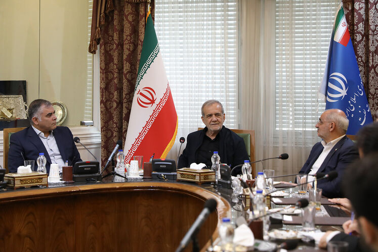 President Pezeshkian visits Oil Ministry