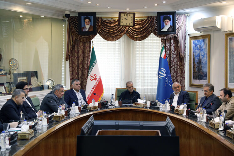 President Pezeshkian visits Oil Ministry