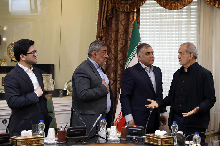 President Pezeshkian visits Oil Ministry