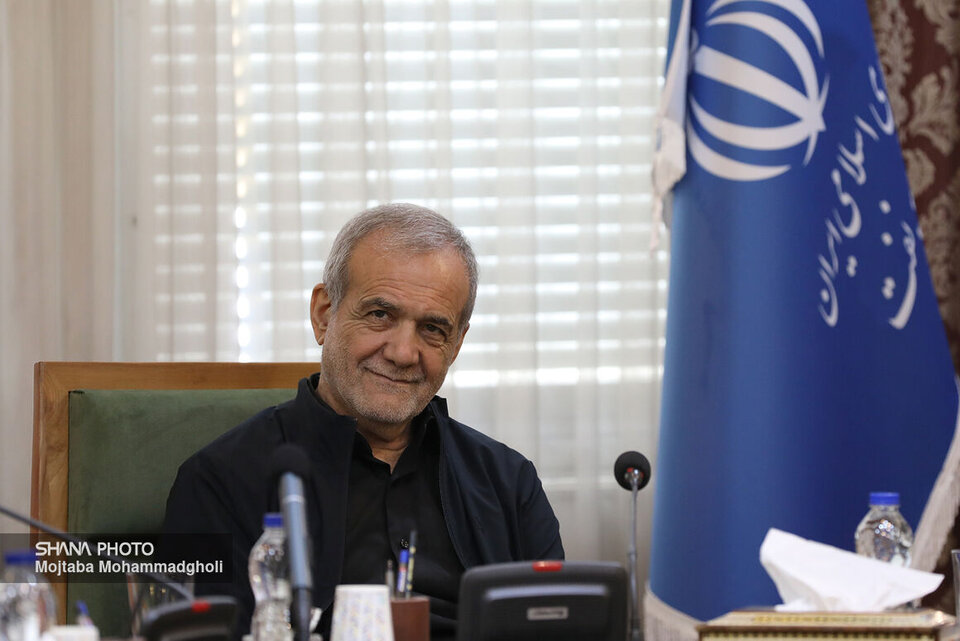 خبرنگاران، حقیقت ایران را روایت کنند؛ با همه زخمها و شکوههایش خبرنگاران، حقیقت ایران را روایت کنند؛ با همه زخمها و شکوههایش