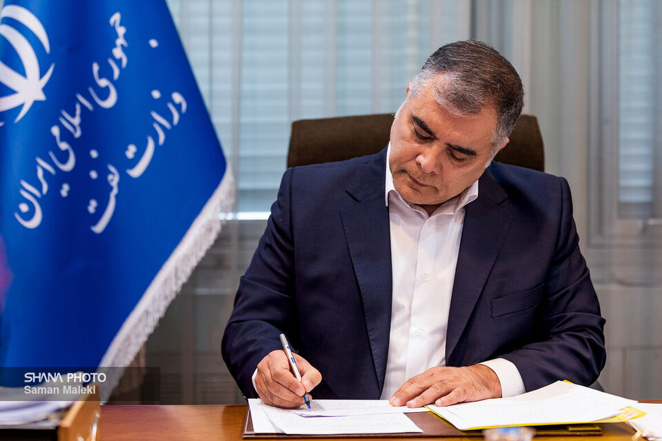 هفته دولت؛ تجلیل از جهاد بیوقفه کارکنان صنعت نفت در مسیر تأمین انرژی کشور هفته دولت؛ تجلیل از جهاد بیوقفه کارکنان صنعت نفت در مسیر تأمین انرژی کشور