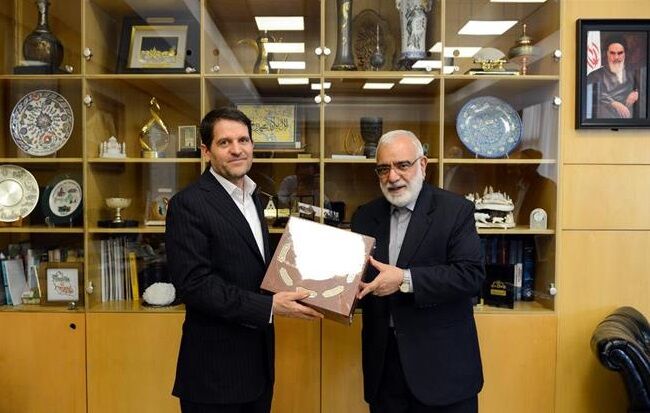 قدردانی از عملکرد صنعت پتروشیمی در عمل به مسئولیتهای اجتماعی قدردانی از عملکرد صنعت پتروشیمی در عمل به مسئولیتهای اجتماعی