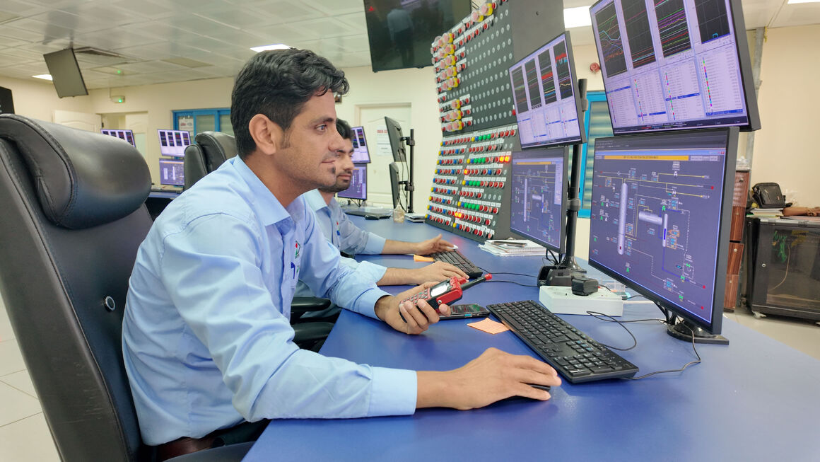 اتاق کنترل فاز ۱۴، شببیداران در قلب خلیجفارس اتاق کنترل فاز ۱۴، شببیداران در قلب خلیجفارس