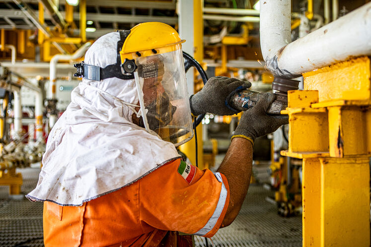 تعمیرات اساسی سکوی گازی SPD20 پارس جنوبی