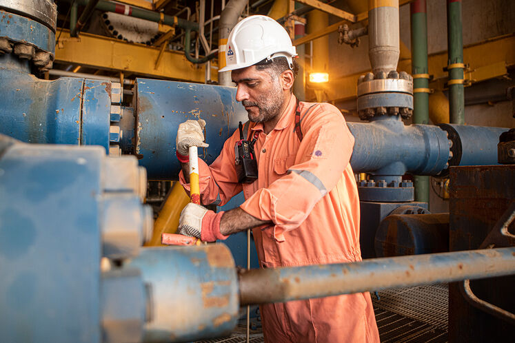 تعمیرات اساسی سکوی گازی SPD20 پارس جنوبی