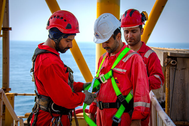 تعمیرات اساسی سکوی گازی SPD21 پارس جنوبی