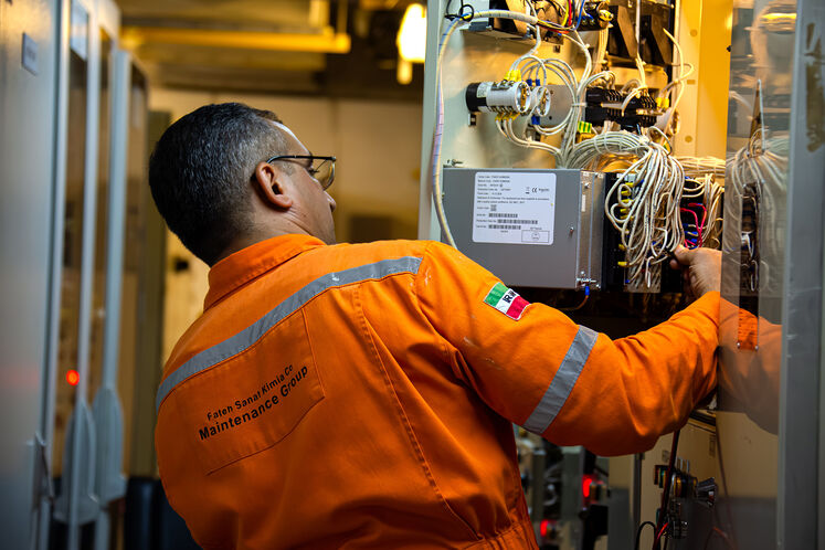 تعمیرات اساسی سکوی گازی SPD21 پارس جنوبی