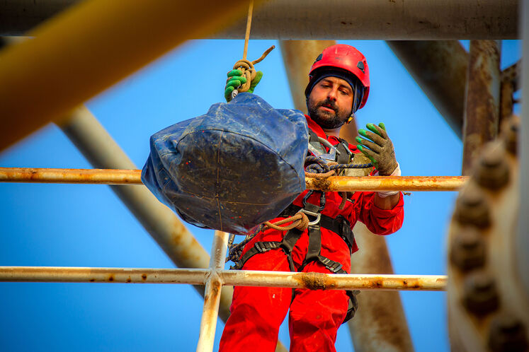 تعمیرات اساسی سکوی گازی SPD21 پارس جنوبی