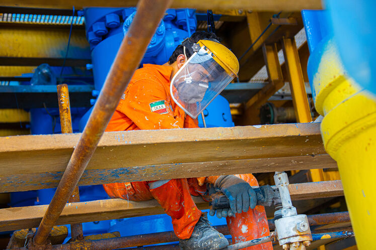 تعمیرات اساسی سکوی گازی SPD21 پارس جنوبی