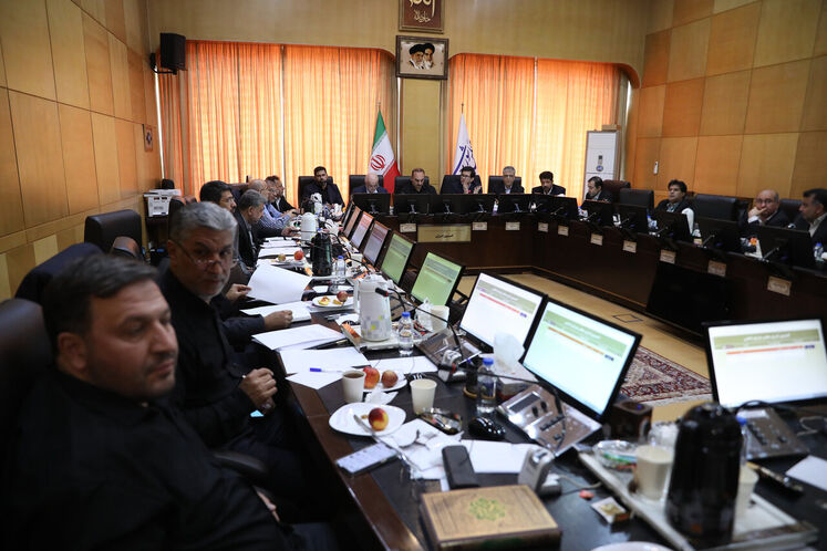 نشست کمیسیون انرژی مجلس شورای اسلامی با حضور محمدصادق عظیمی‌فر، مدیرعامل شرکت ملی پالایش و پخش فرآورده‌های نفتی