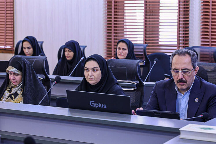 بررسی مطالبات کارکنان عملیاتی پارس جنوبی با حضور صدیقه خزائی، معاون وزیر نفت