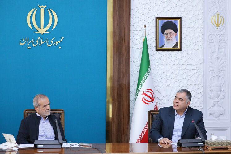 محسن پاک‌نژاد، وزیر نفت و مسعود پزشکیان، رئیس‌جمهوری