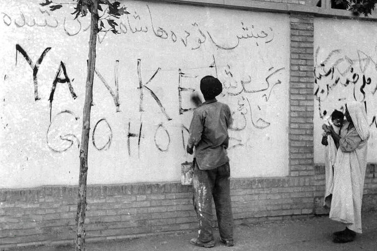 پاک کردن شعارها علیه محمدرضا پهلوی، پس از موفقیت کودتا