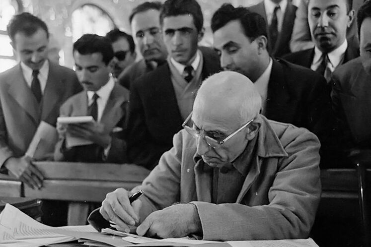 دکتر مصدق پس از گذراندن سه سال زندان انفرادی، به ملک خود در احمدآباد رفت و تا پایان زندگی زیر نظارت شدید دولت بود. مصدق نخستین کسی بود که سرنگونی خود را غیرقانونی و کودتا خواند.