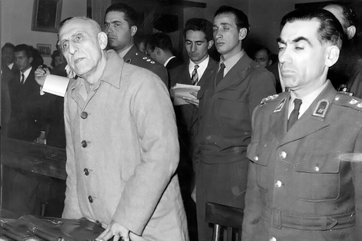 محمد مصدق پس از کودتای ۲۸ مرداد در دادگاه نظامی محاکمه و با توجه به تبرئه او از اتهام‌های اصلی همچون «تلاش برای بر هم زدن اساس سلطنت» و «کودتا علیه قانون اساسی» به سه سال حبس مجرد (انفرادی) محکوم شد.