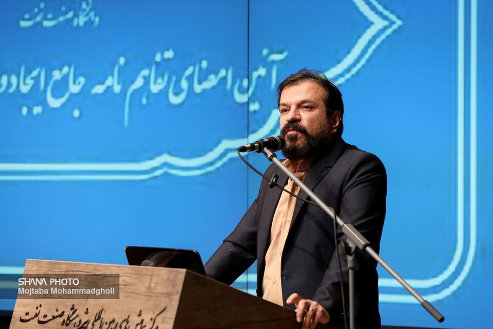 باید شجاعتِ نوآوری، خلاقیت و تغییر مسیر گذشته را داشت