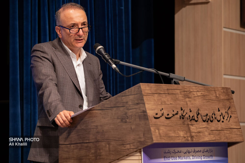 توسعه صنعت پتروشیمی نیازمند ارتباطات بین‌المللی است