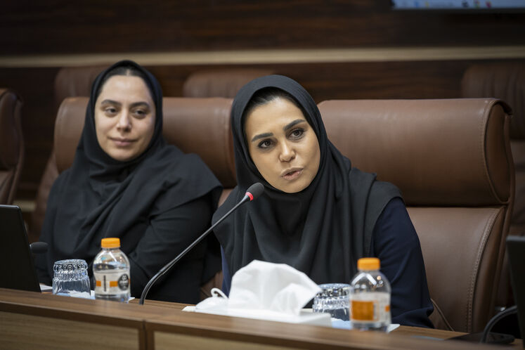 هانيه موحد، رئيس روابط عمومی و امور بين‌الملل شرکت نفت و گاز پارس و مهسا صدیقی، رئیس روابط عمومی شرکت متن 