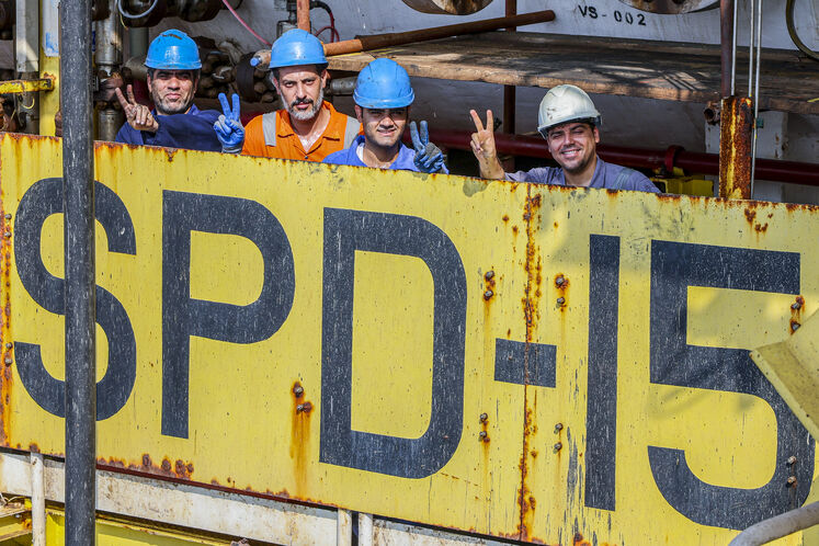 تعمیرات اساسی سکوی گازی SPD15 پارس جنوبی