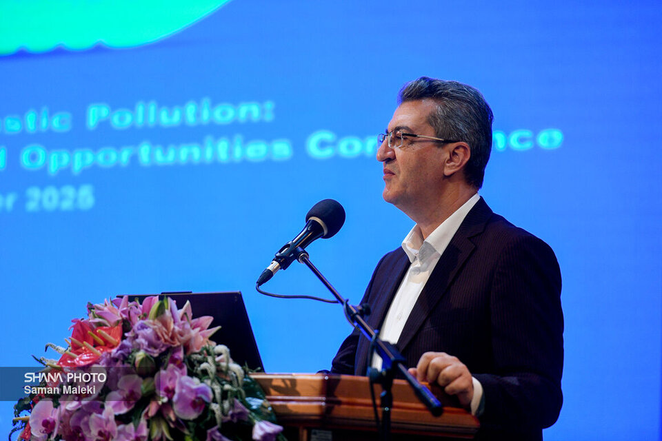 National roadmap needed to address plastic pollution