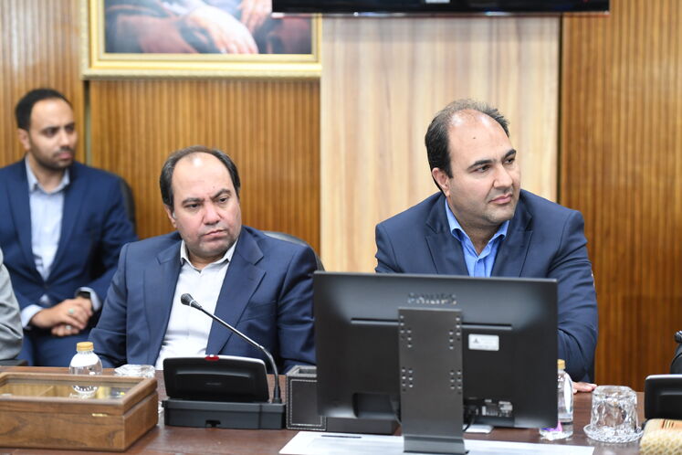 علی پورکبیریان، مدیر امور حقوقی شرکت ملی نفت ایران، رضا عاقبتی، سرپرست مدیریت مهندسی و توسعه شرکت ملی نفت ایران