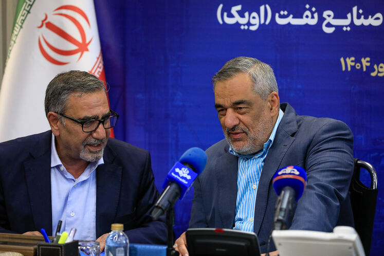 حمید بورد، مدیرعامل شرکت ملی نفت ایران و حمیدرضا عراقی، رئیس هیئت مدیره اویک