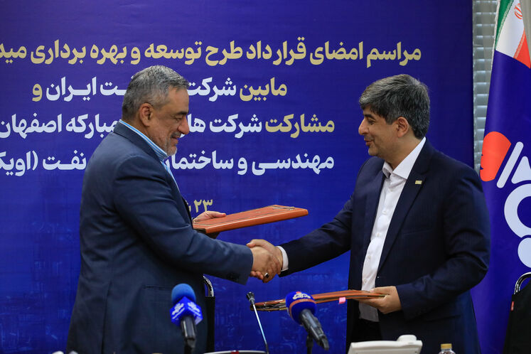 حمید بورد، مدیرعامل شرکت ملی نفت ایران و سعید زرندی، مدیرعامل شرکت فولاد مبارکه اصفهان 