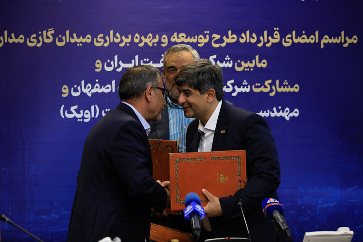 حمیدرضا عراقی، رئیس هیئت مدیره اویک و سعید زرندی، مدیرعامل شرکت فولاد مبارکه اصفهان