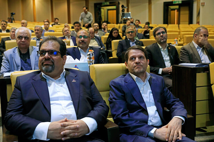 سعید توکلی، مدیرعامل شرکت ملی گاز ایران و حسن عباسزاده، مدیرعامل شرکت ملی صنایع پتروشیمی