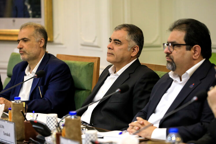  سعید توکلی، مدیرعامل شرکت ملی گاز ایران، محسن پاک‌نژاد، وزیر نفت و کاظم جلالی، سفیر ایران در روسیه