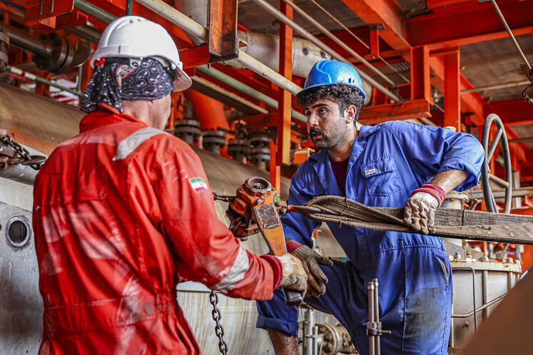 تعمیرات اساسی سکوی SPD13B پارس جنوبی